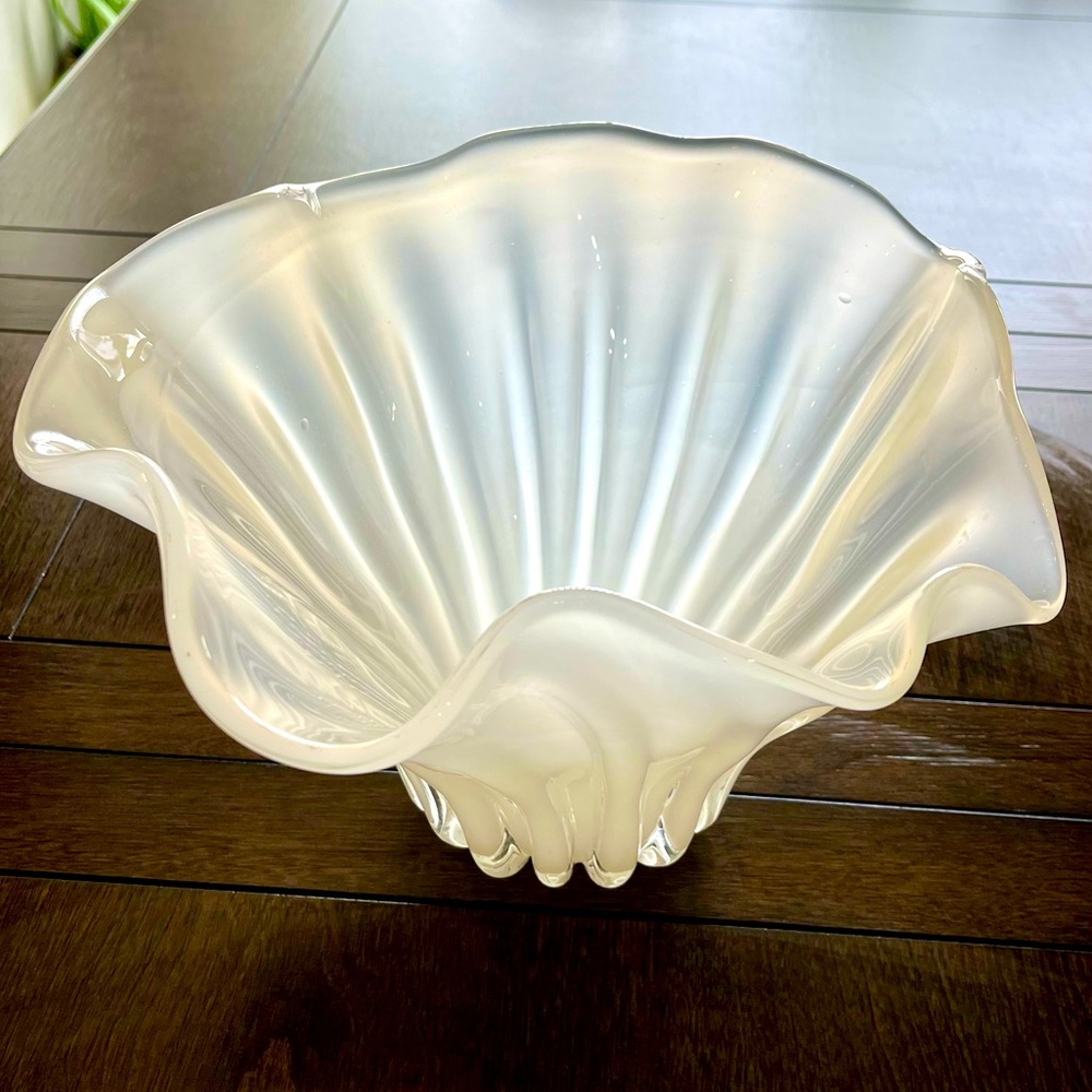 Stunning and unique hand blown large ruffled vase bowl